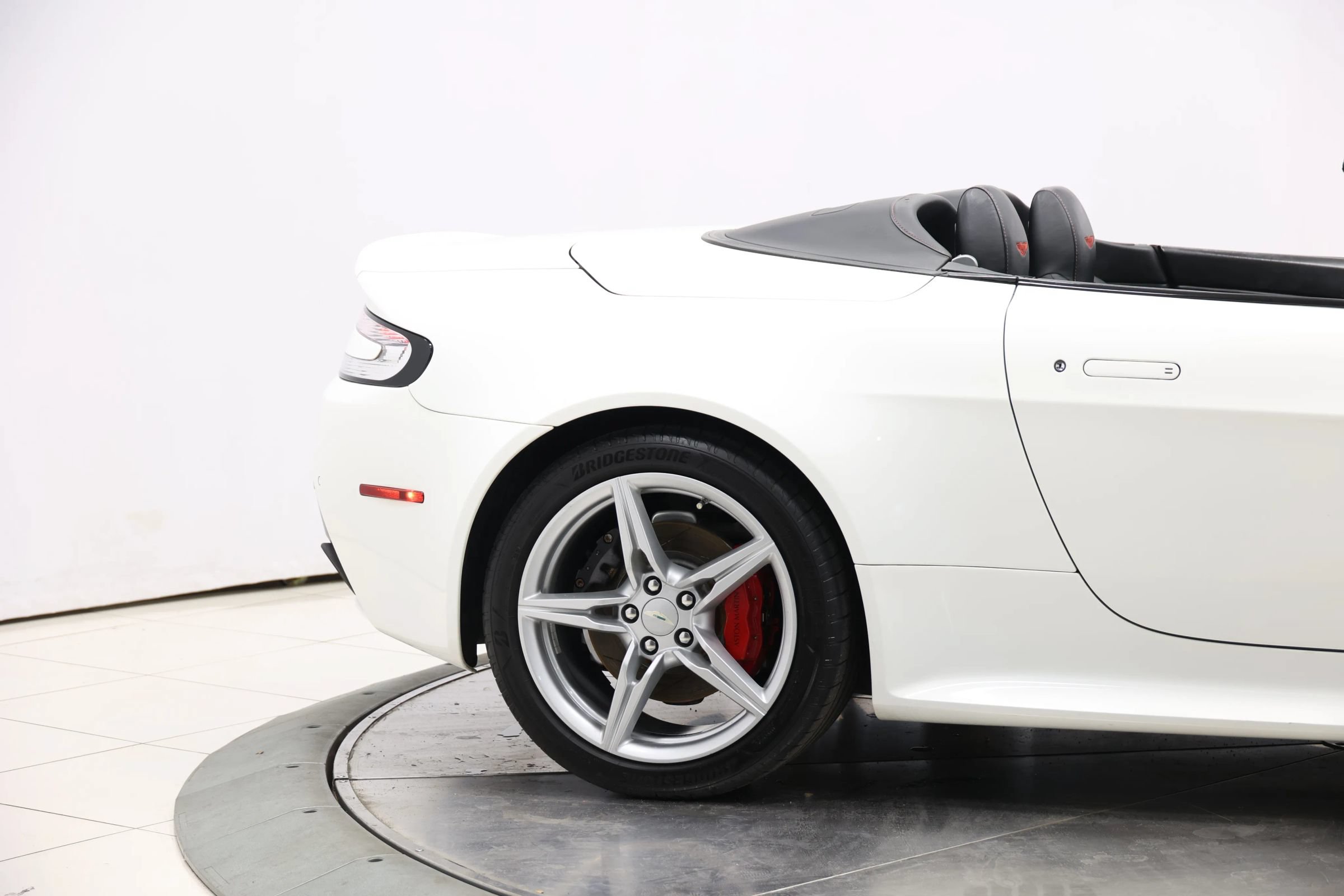 Used 2016 Aston Martin V8 Vantage GT RWD image 52
