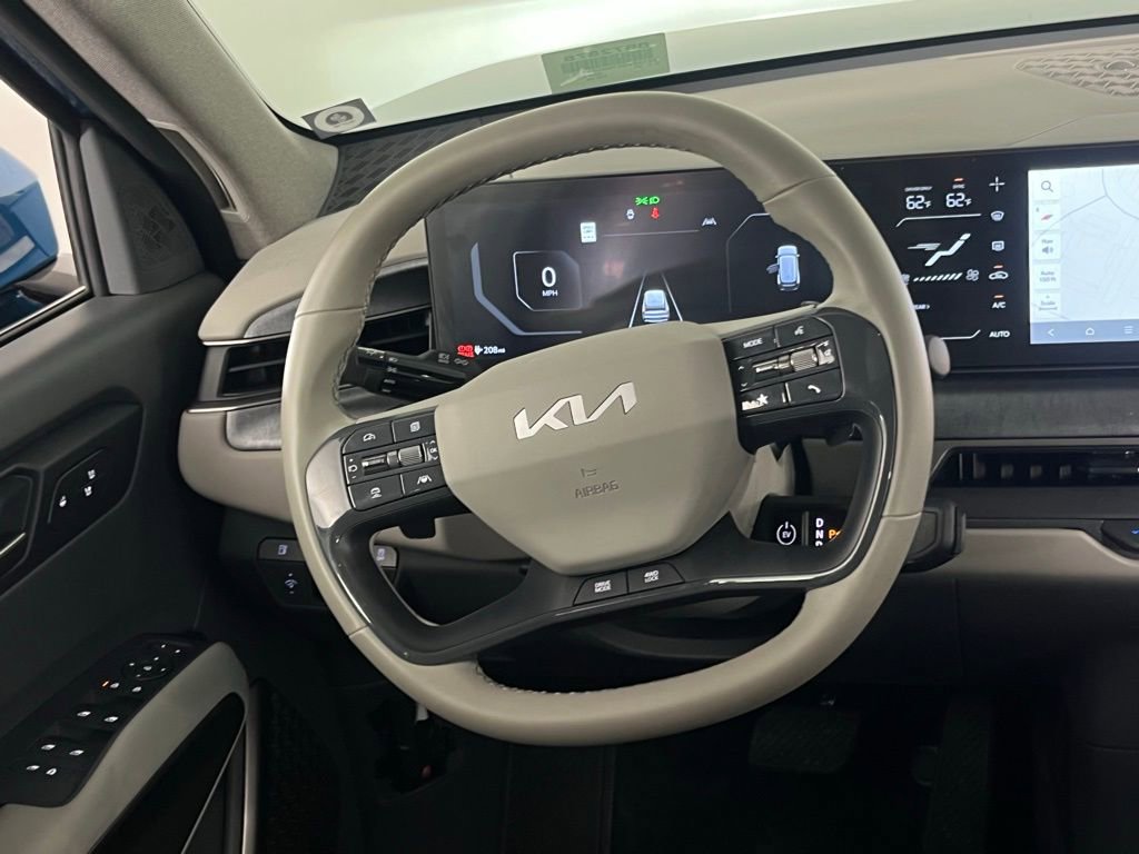 Used 2025 Kia EV9 Wind image 32