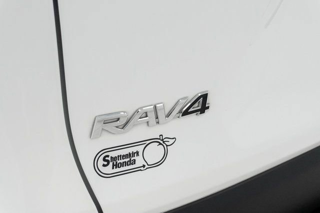 Used 2021 Toyota RAV4 XLE image 10