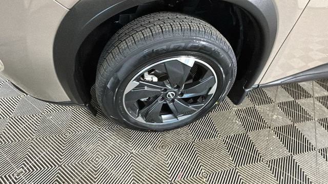 Used 2024 Nissan Rogue SV w/ SV Premium Package AWD/4WD image 9