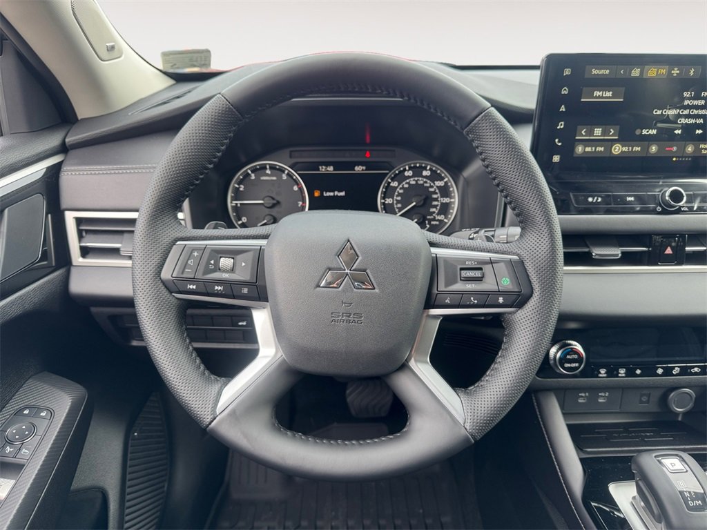 New 2025 Mitsubishi Outlander SE image 12