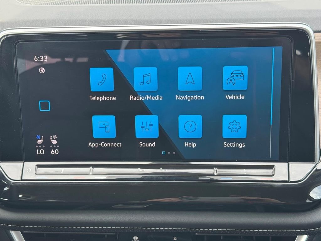 Used 2025 Volkswagen Atlas SE image 15