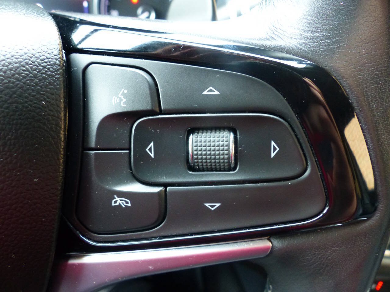 Used 2022 Buick Enclave Essence w/ Sport Touring Edition AWD/4WD image 24