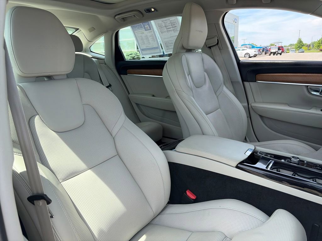 Used 2019 Volvo S90 T8 Inscription w/ Advanced Package AWD/4WD image 12