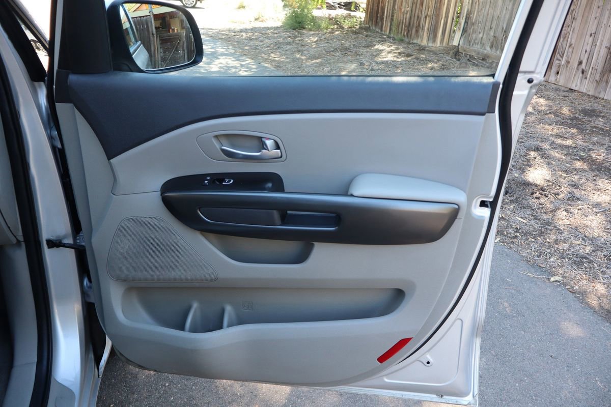 Used 2015 Kia Sedona LX w/ LX Convenience Package image 27