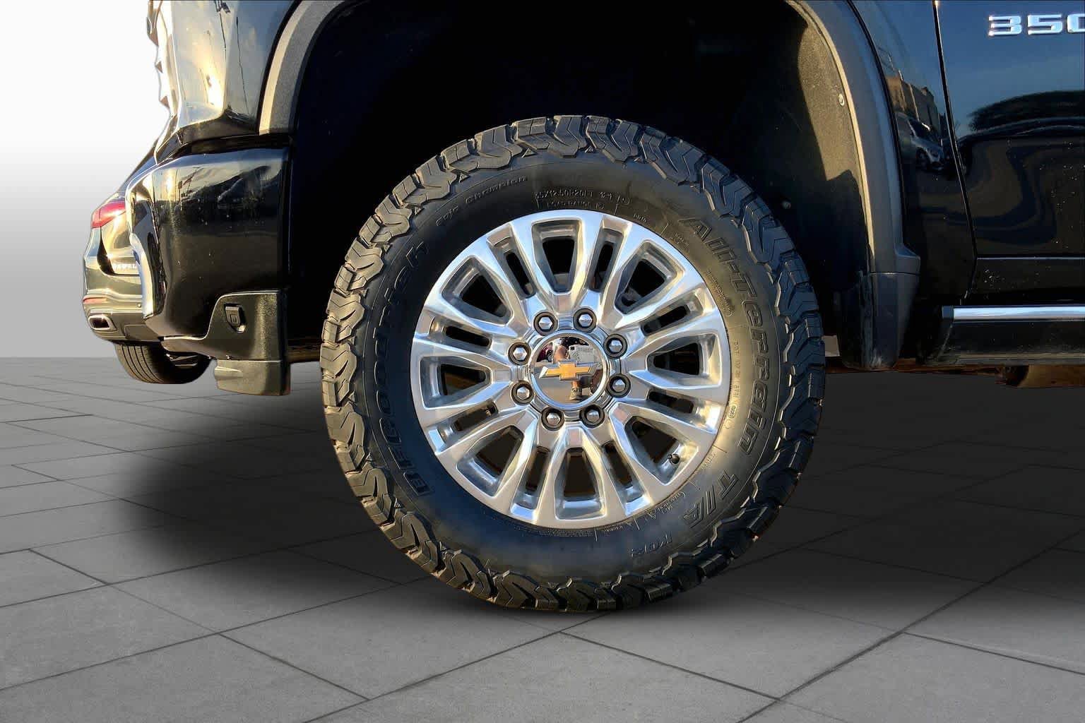 Used 2022 Chevrolet Silverado 3500 High Country w/ Technology Package AWD/4WD image 11