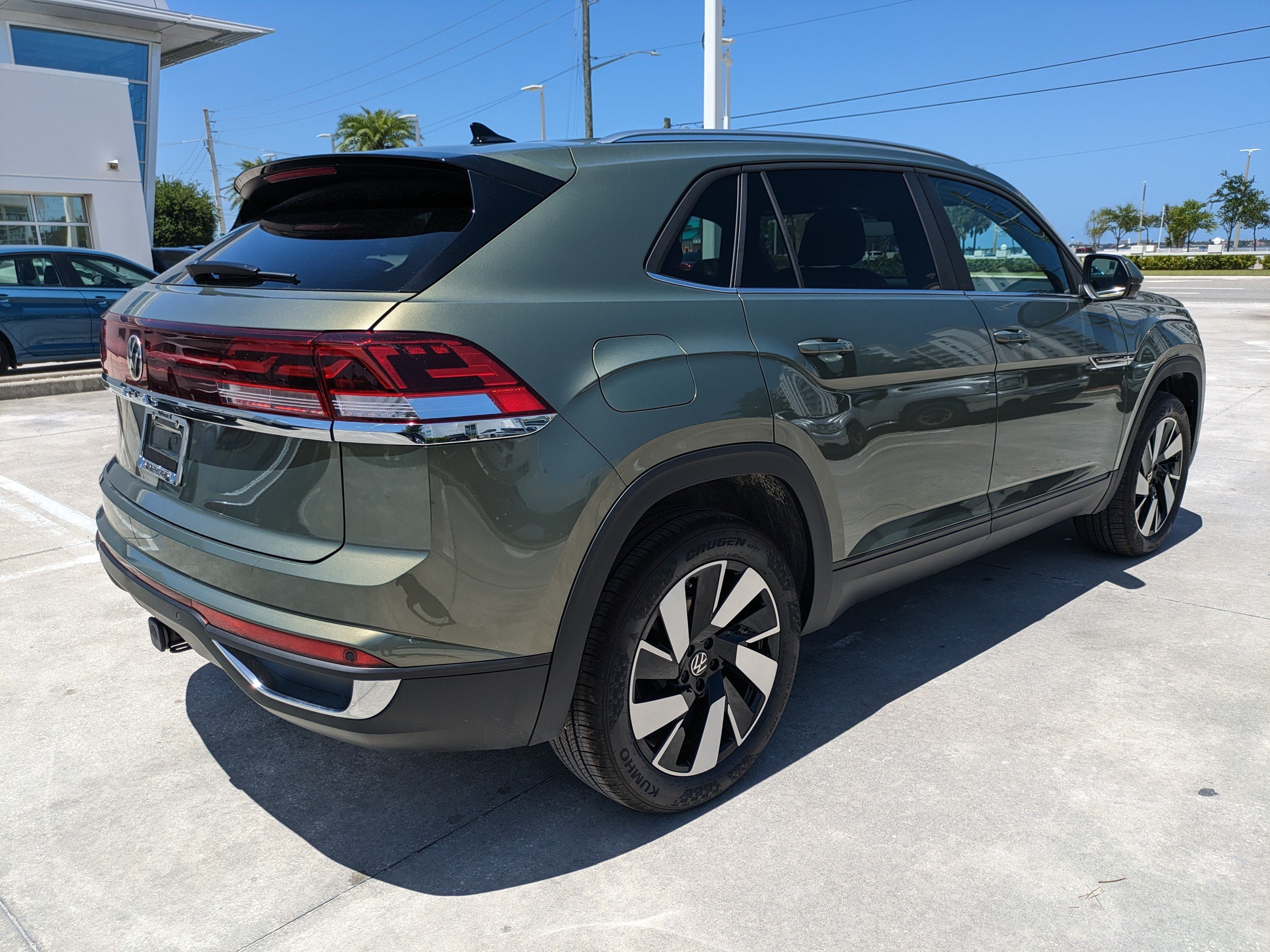 New 2026 Volkswagen Atlas Cross Sport SE FWD image 4