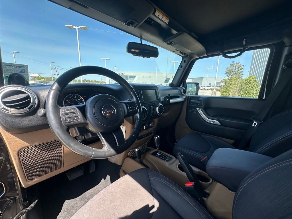 Used 2013 Jeep Wrangler Unlimited Sahara w/ Connectivity Group image 10