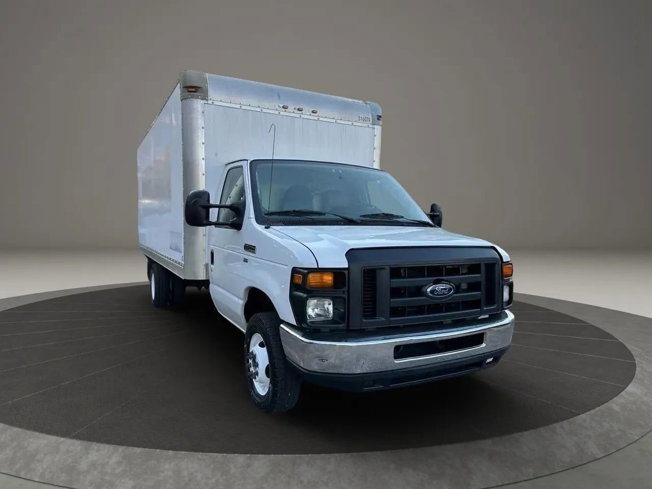 Used 2015 Ford E-350 and Econoline 350 Super Duty image 3