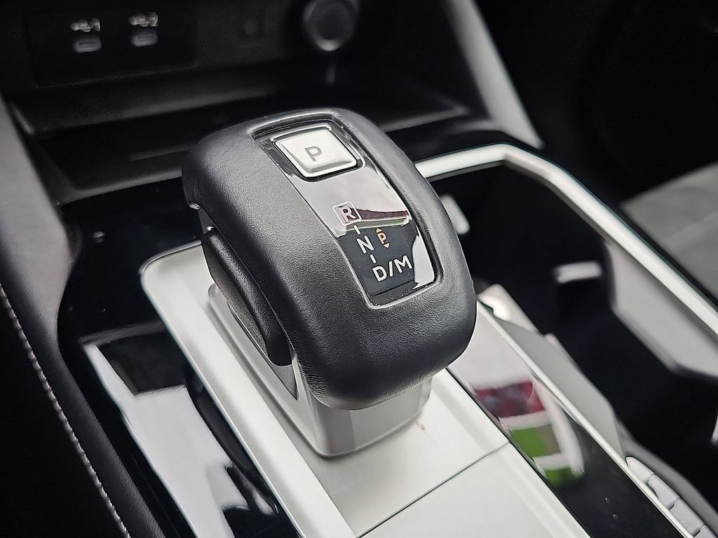 Used 2025 Mitsubishi Outlander SE image 16