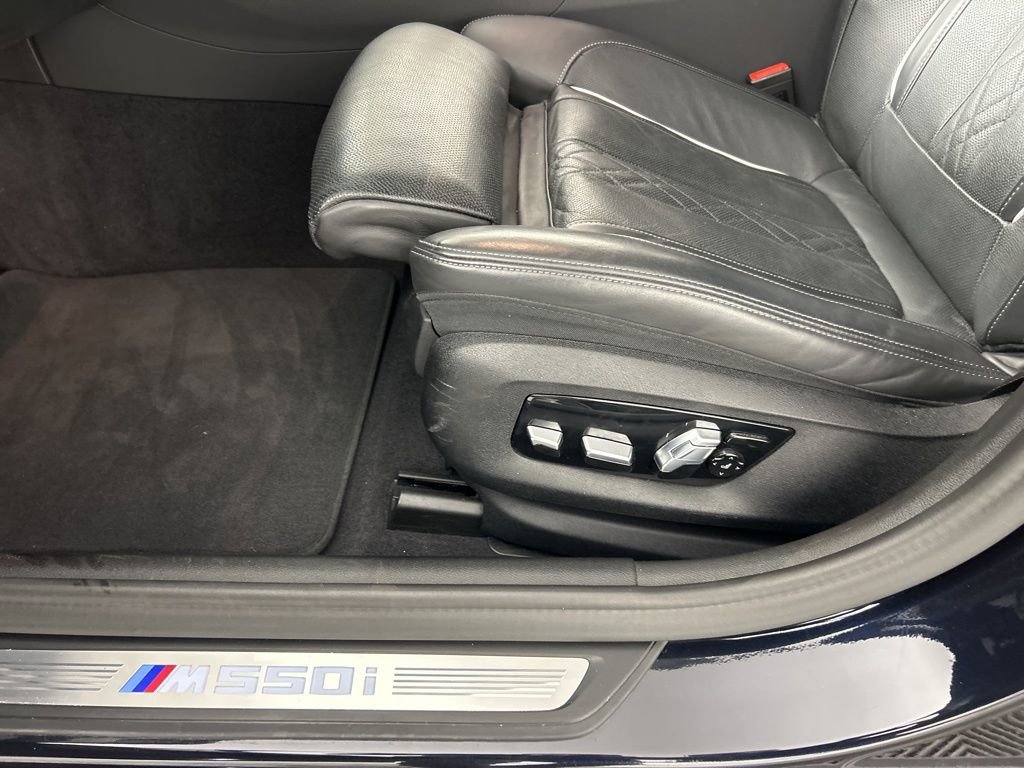 Used 2022 BMW M550i xDrive image 37
