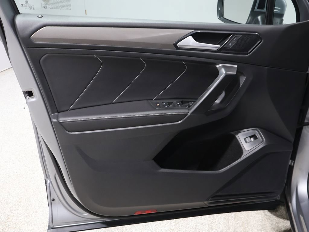 Used 2024 Volkswagen Tiguan SE image 12