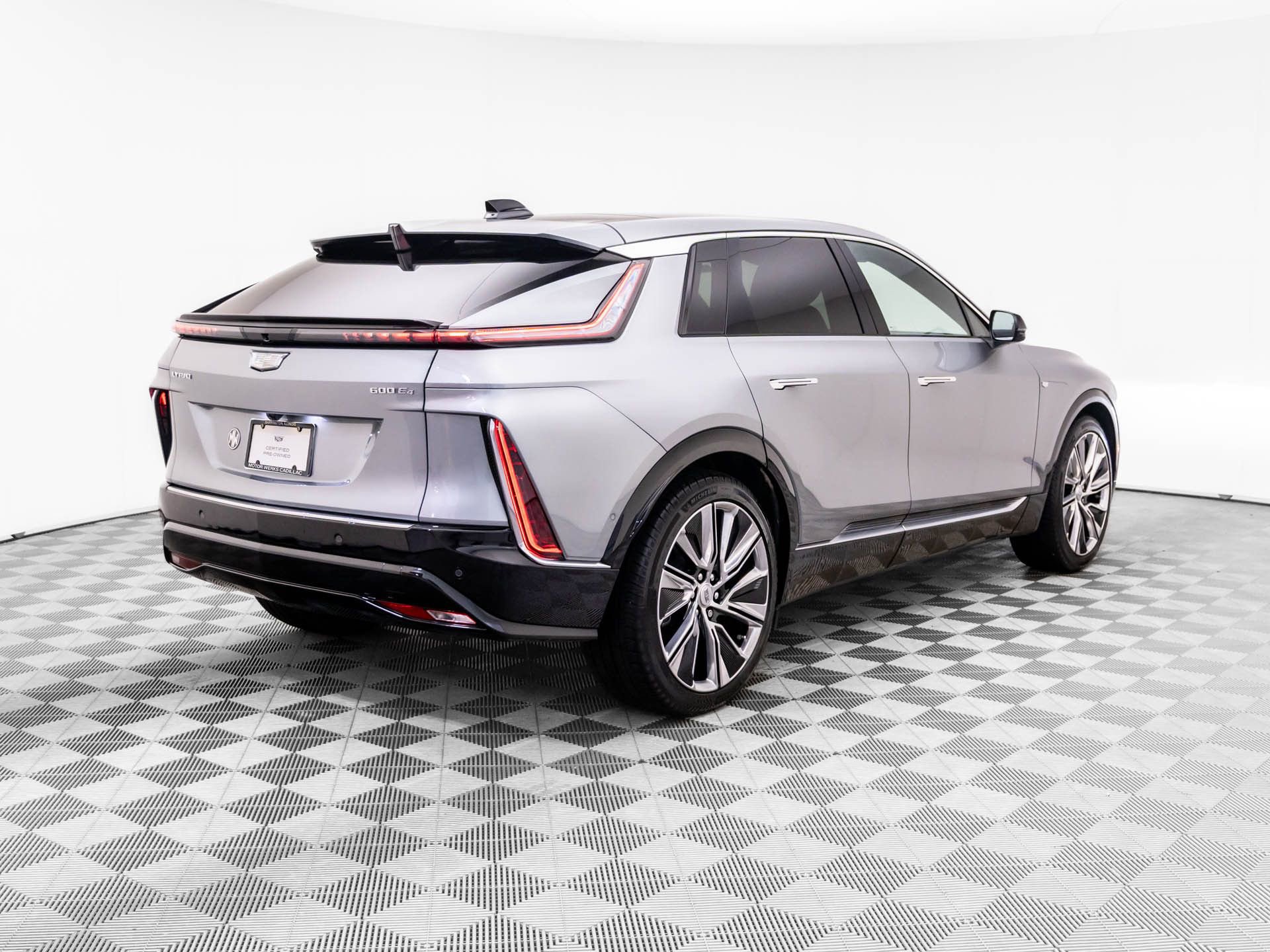 Certified 2025 Cadillac Lyriq Luxury w/ LPO, Floor Liner Package AWD/4WD image 6