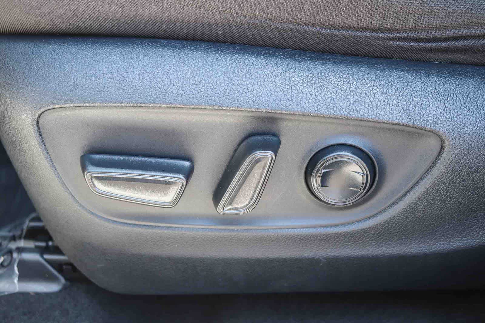 Used 2025 Toyota RAV4 XLE FWD image 20
