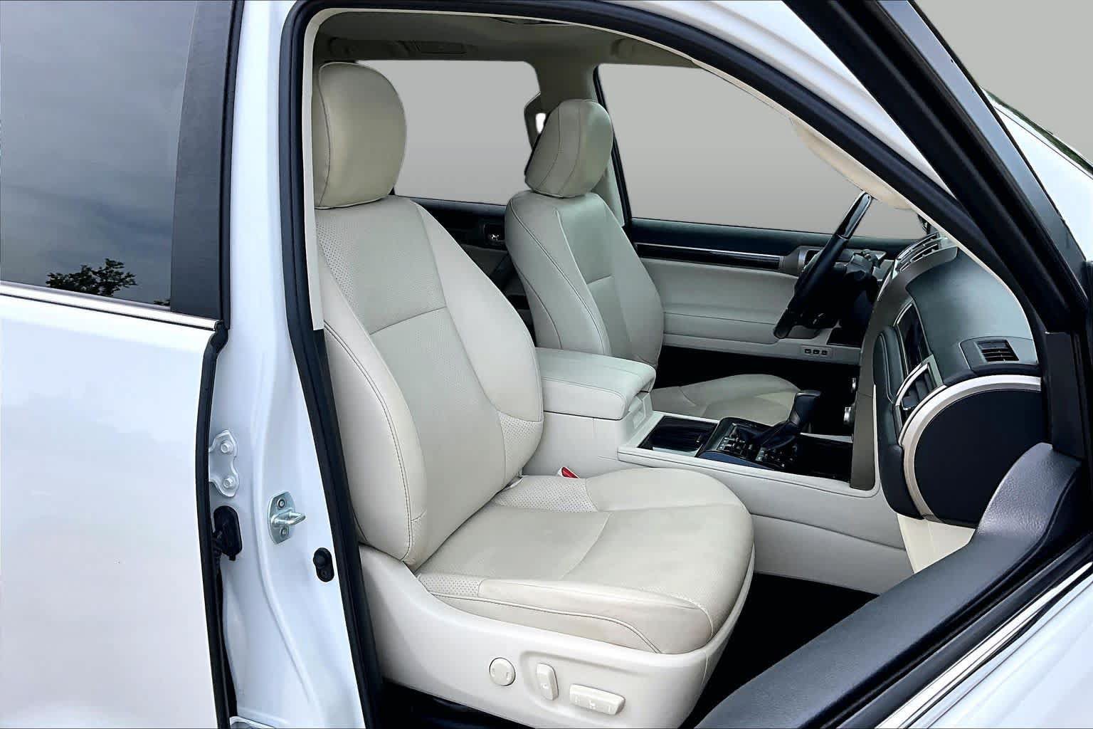 Used 2020 Lexus GX 460 Luxury w/ Accessory Package AWD/4WD image 9