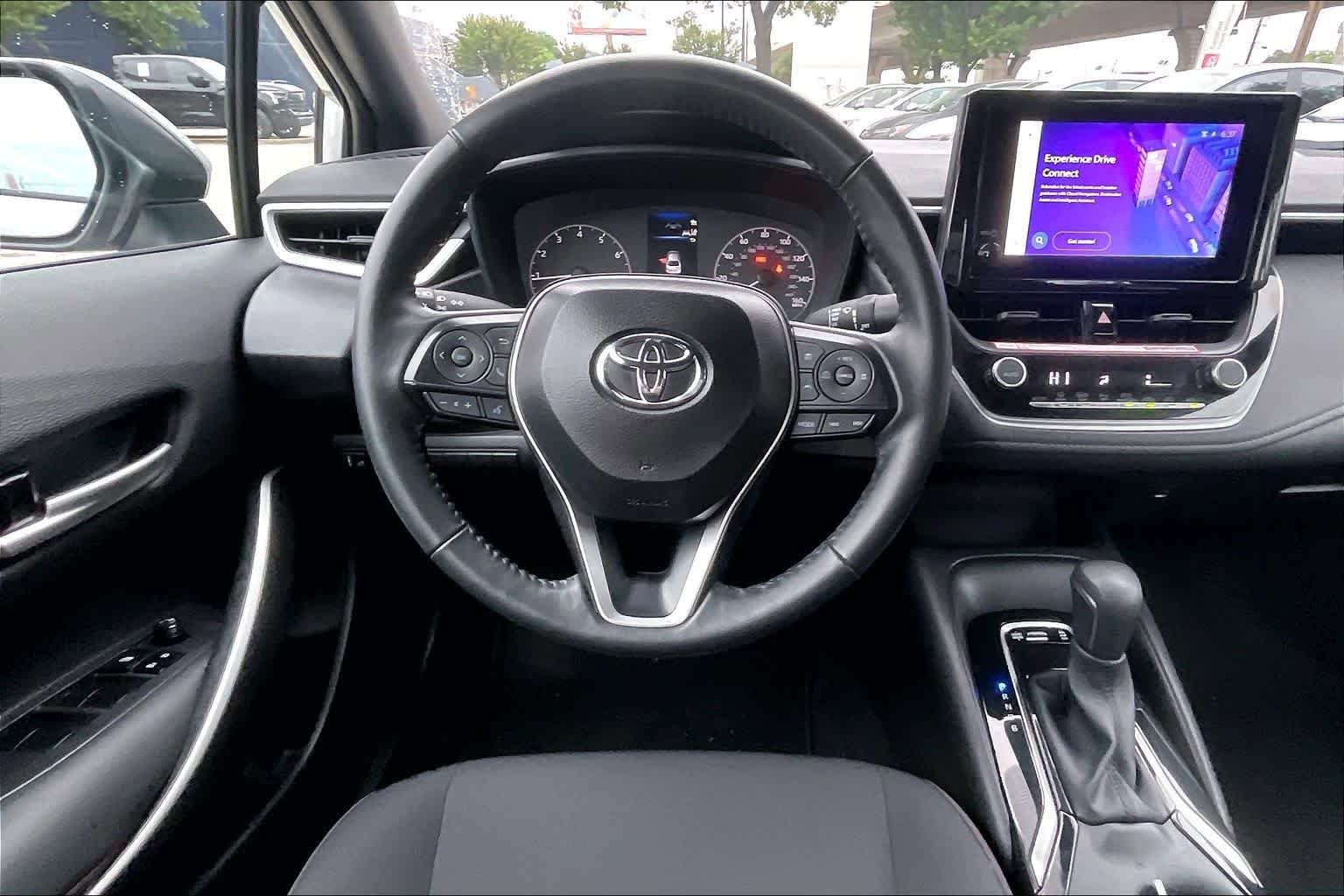 Used 2025 Toyota Corolla SE FWD image 6