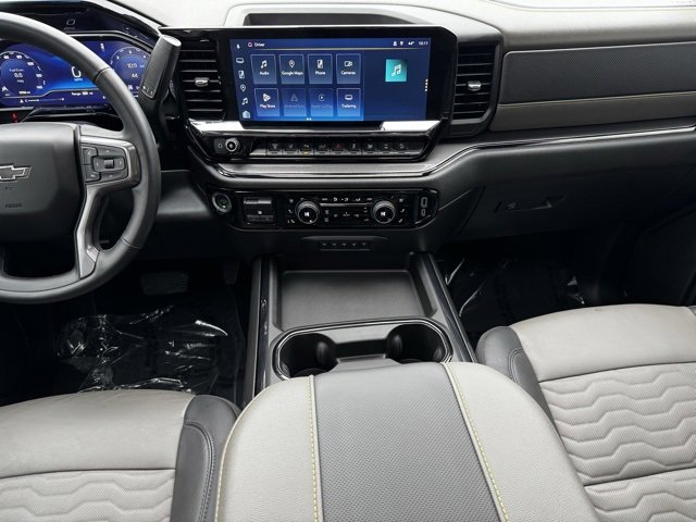 Used 2024 Chevrolet Silverado 2500 ZR2 w/ Technology Package image 2