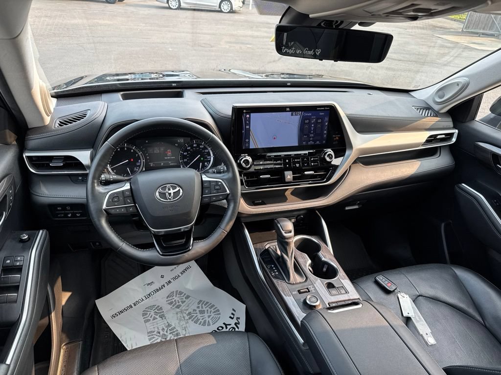 Used 2021 Toyota Highlander Platinum AWD/4WD image 37
