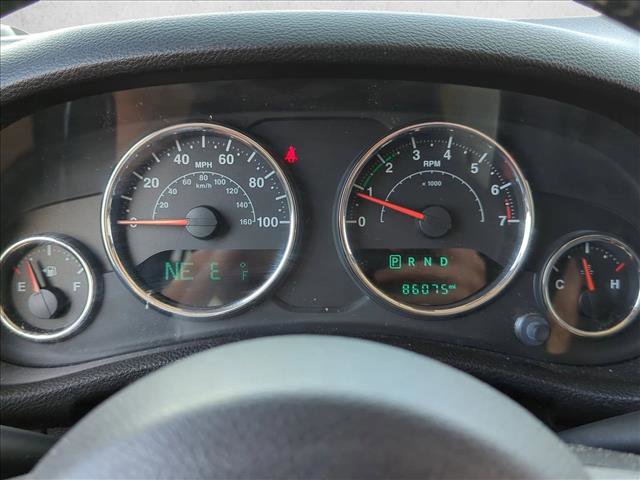 Used 2015 Jeep Wrangler Unlimited Sahara w/ Connectivity Group image 11