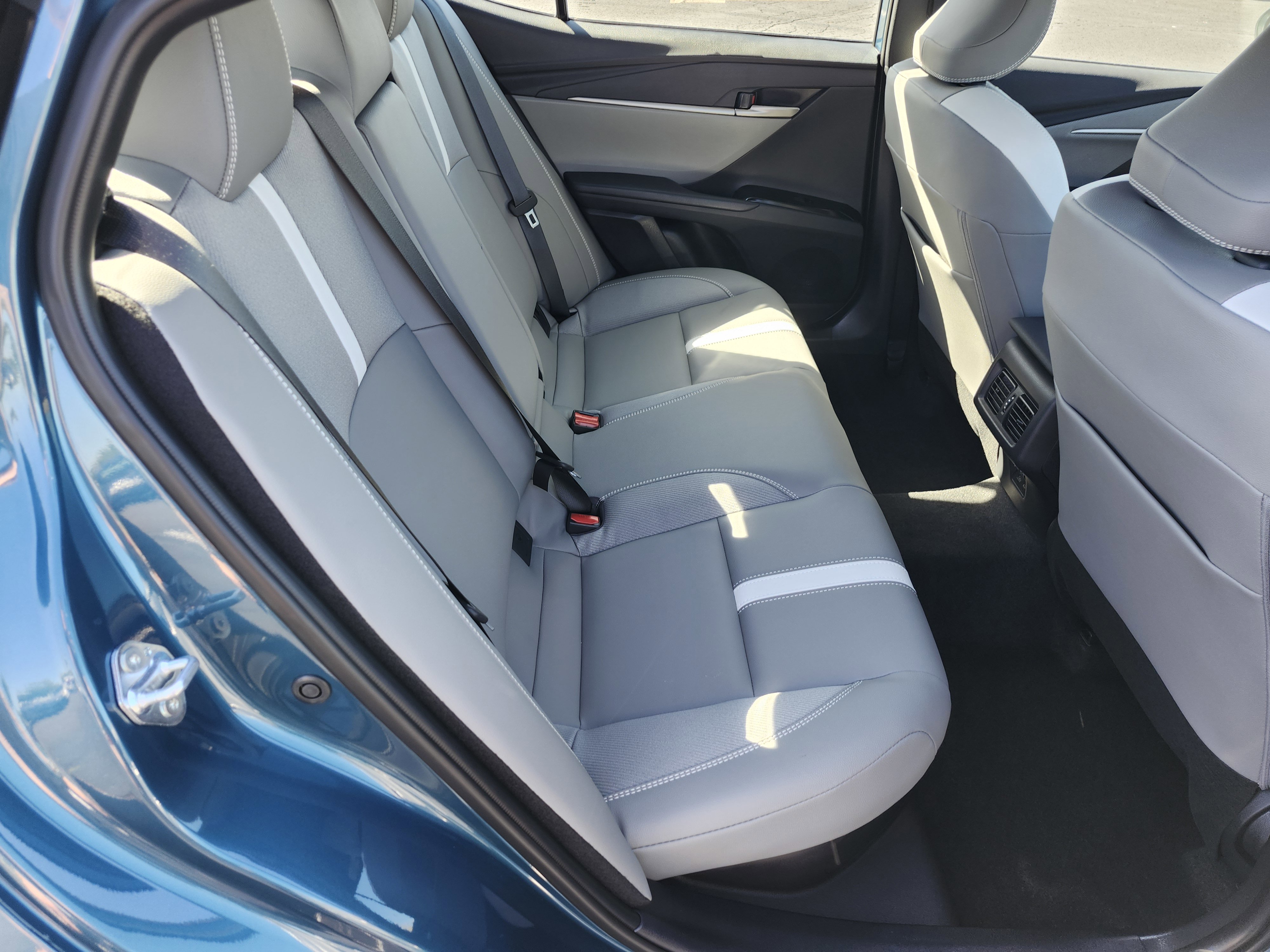 Used 2025 Toyota Camry LE image 12