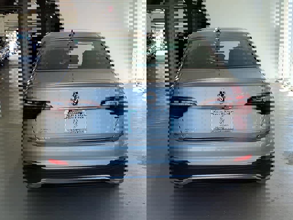 Used 2023 Volkswagen Jetta SE image 5