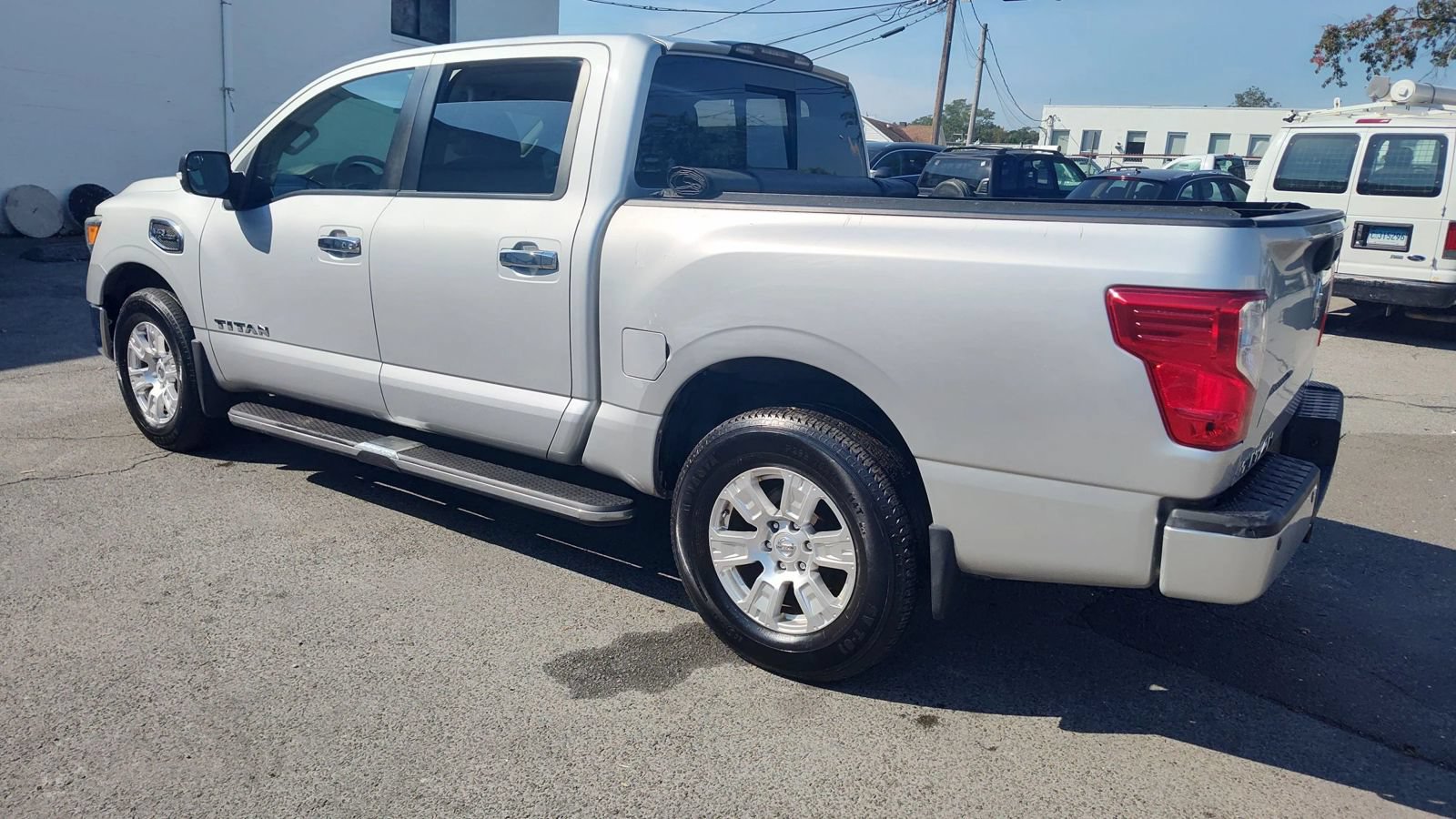 Used 2017 Nissan Titan SV AWD/4WD image 3