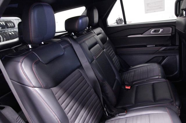 Used 2025 Ford Explorer ST-Line w/ ST-Line Street Pack AWD/4WD image 17