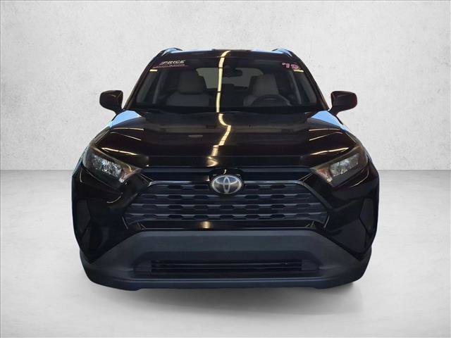 Used 2019 Toyota RAV4 LE FWD image 2