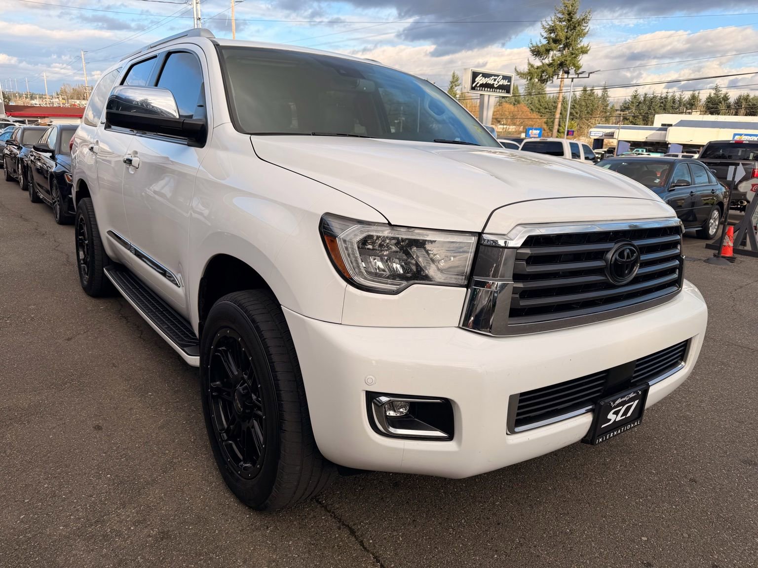 Used 2020 Toyota Sequoia Limited w/ Safety & Convenience Package AWD/4WD image 2
