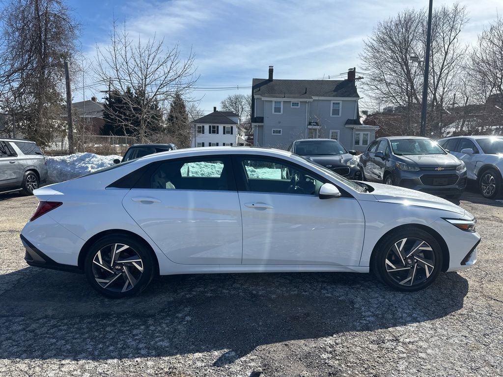 Certified 2025 Hyundai Elantra SEL image 5