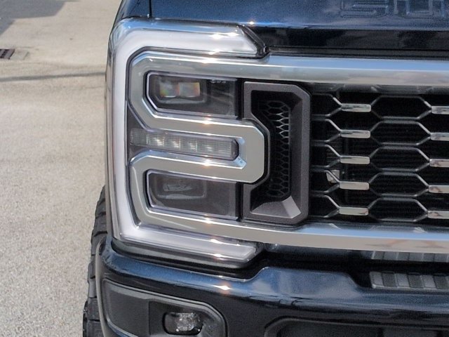 Certified 2025 Ford F350 Platinum w/ FX4 Off-Road Package AWD/4WD image 10