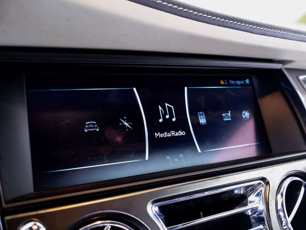 Used 2018 Rolls-Royce Dawn RWD image 26