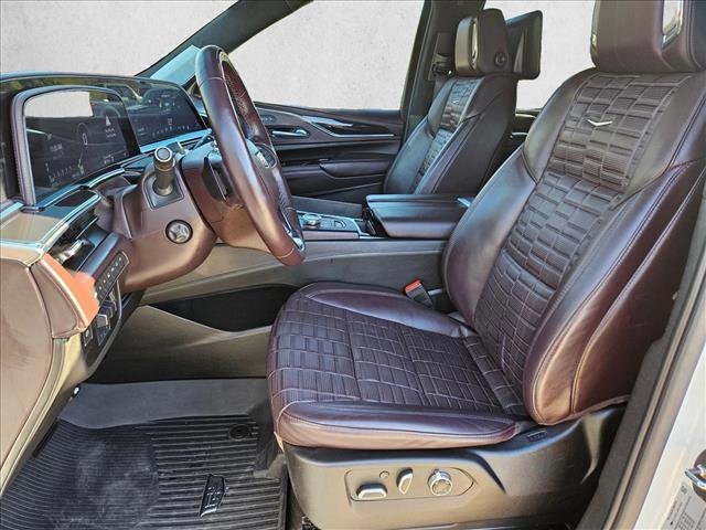 Used 2023 Cadillac Escalade ESV Sport Platinum w/ LPO, ONYX Package image 17