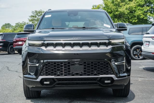New 2026 Jeep Grand Wagoneer Summit AWD/4WD image 3