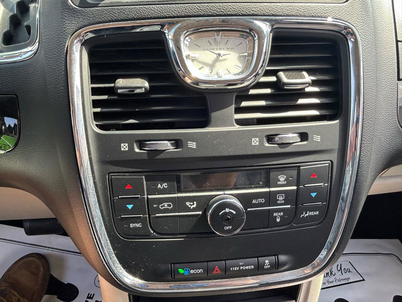 Used 2014 Chrysler Town & Country Touring FWD image 22