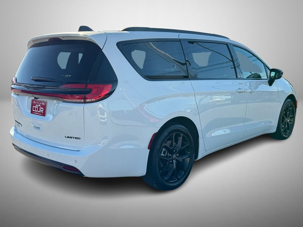 New 2026 Chrysler Pacifica Limited w/ S Appearance Package image 3