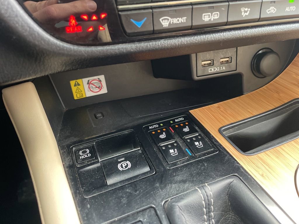 Used 2021 Lexus RX 350L Premium w/ Premium Package image 34