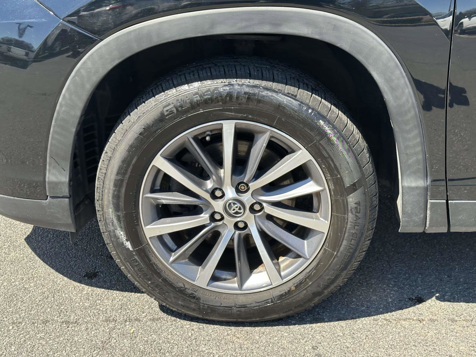 Used 2019 Toyota Highlander XLE AWD/4WD image 9