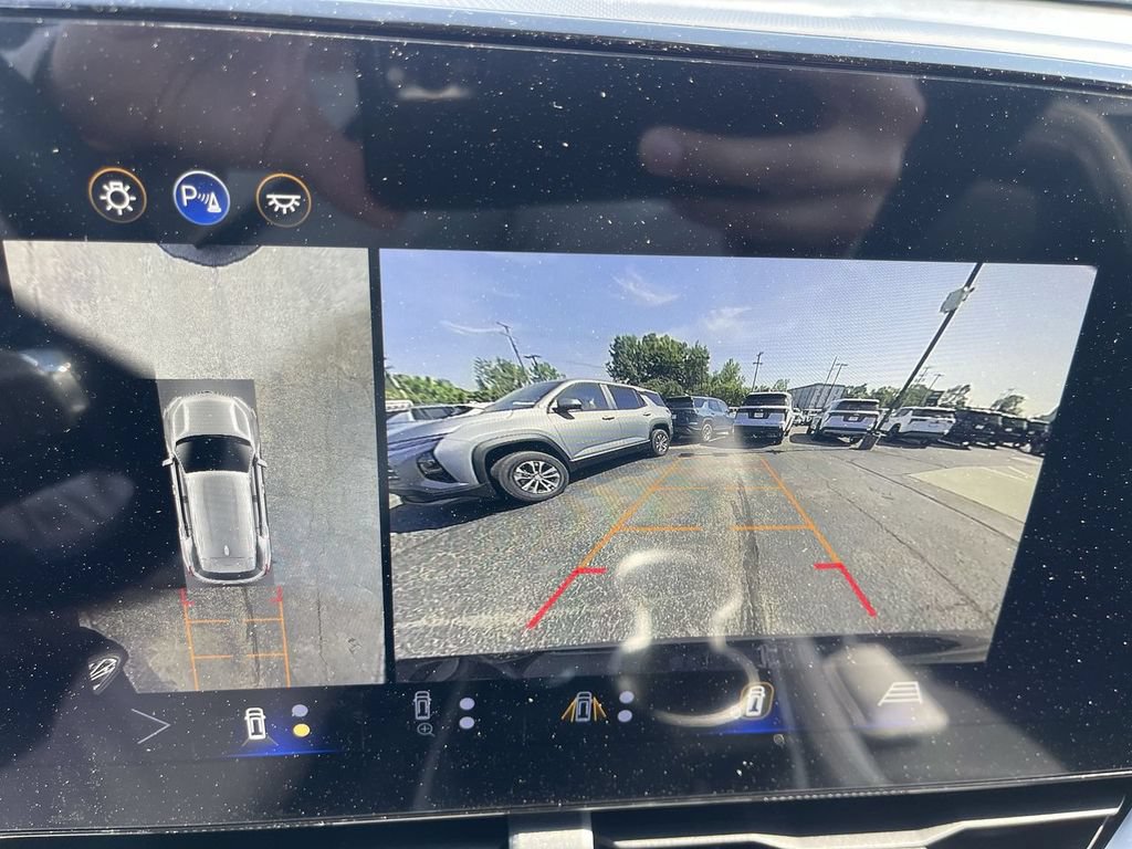 New 2026 Chevrolet Equinox LT w/ Convenience Package II AWD/4WD image 17