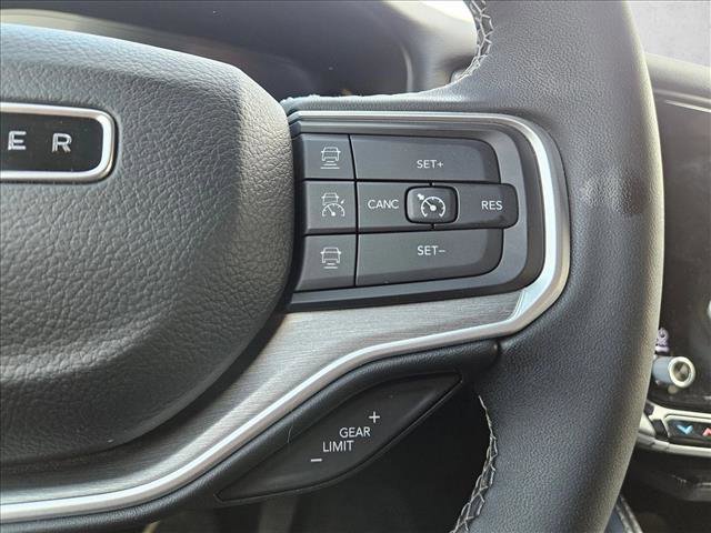 Used 2025 Jeep Wagoneer L Series II w/ Premium Group I AWD/4WD image 28