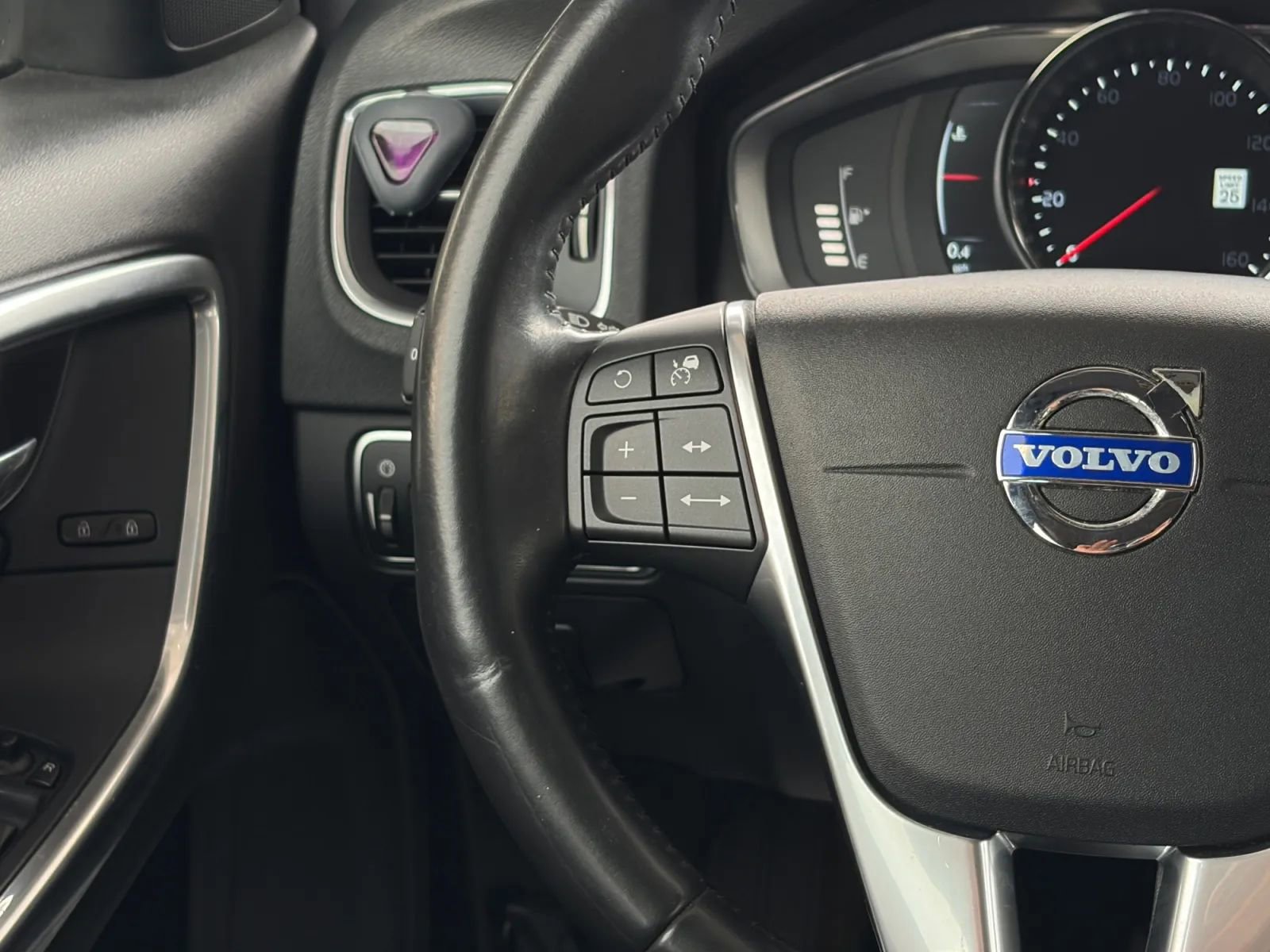 Used 2015 Volvo S60 T5 Platinum image 27