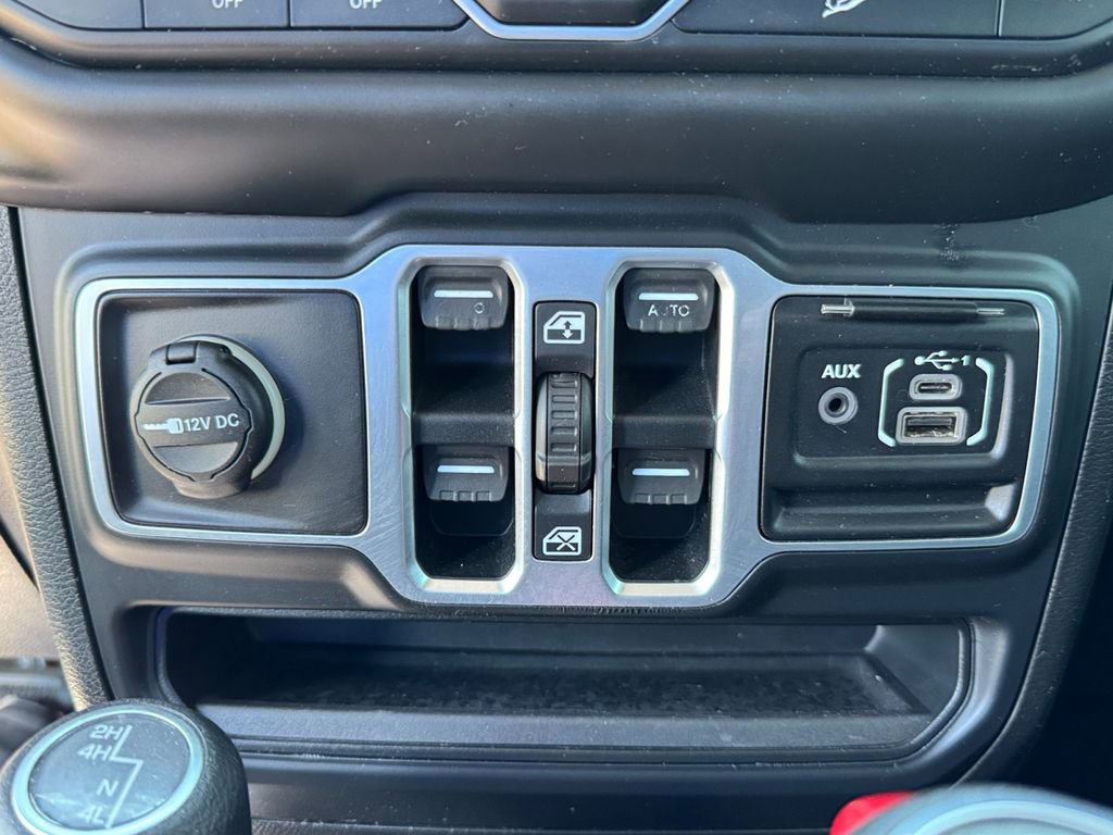 Used 2018 Jeep Wrangler Unlimited Sahara image 27