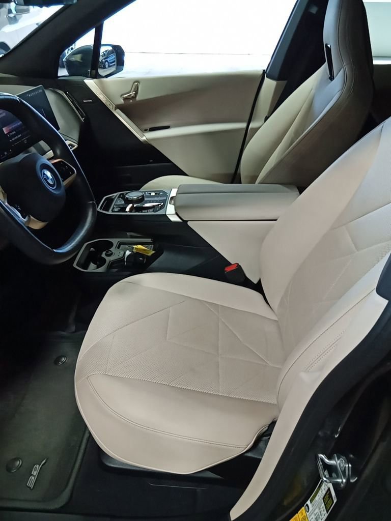 Certified 2023 BMW iX xDrive50 w/ Sport Package AWD/4WD image 9
