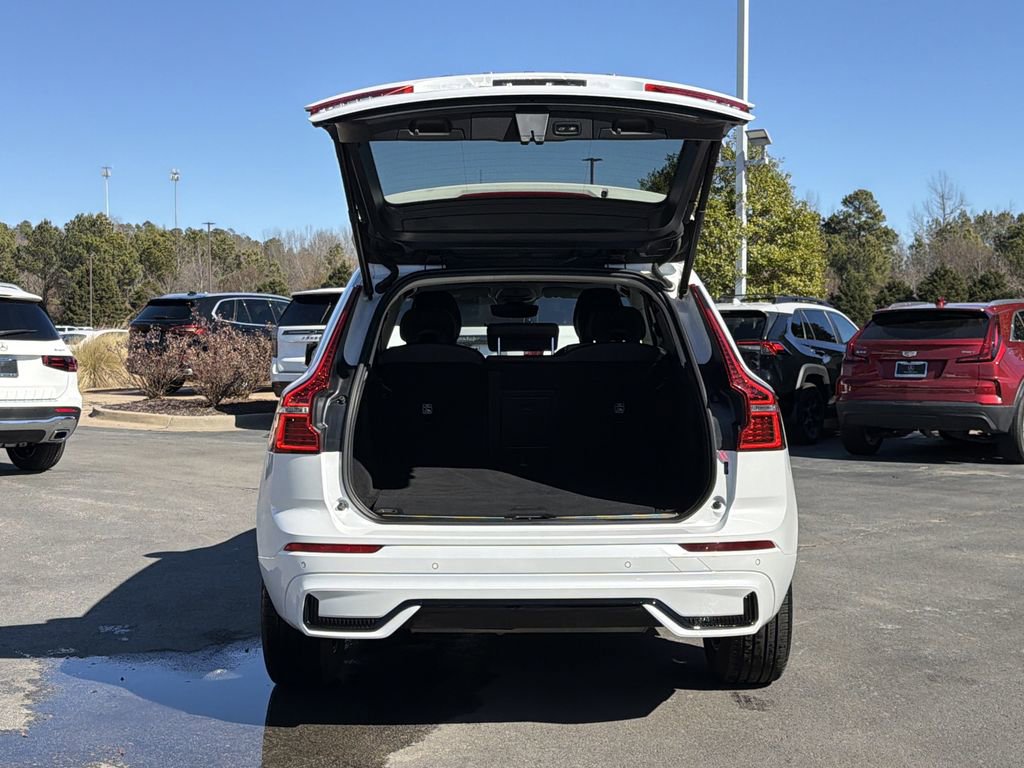 Used 2024 Volvo XC60 B5 Core image 15