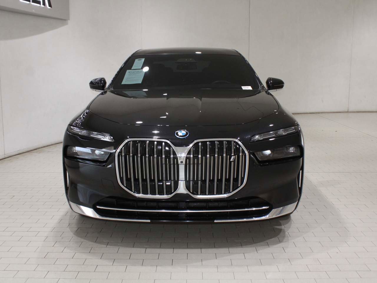 Certified 2024 BMW i7 eDrive50 w/ Executive Package RWD image 9