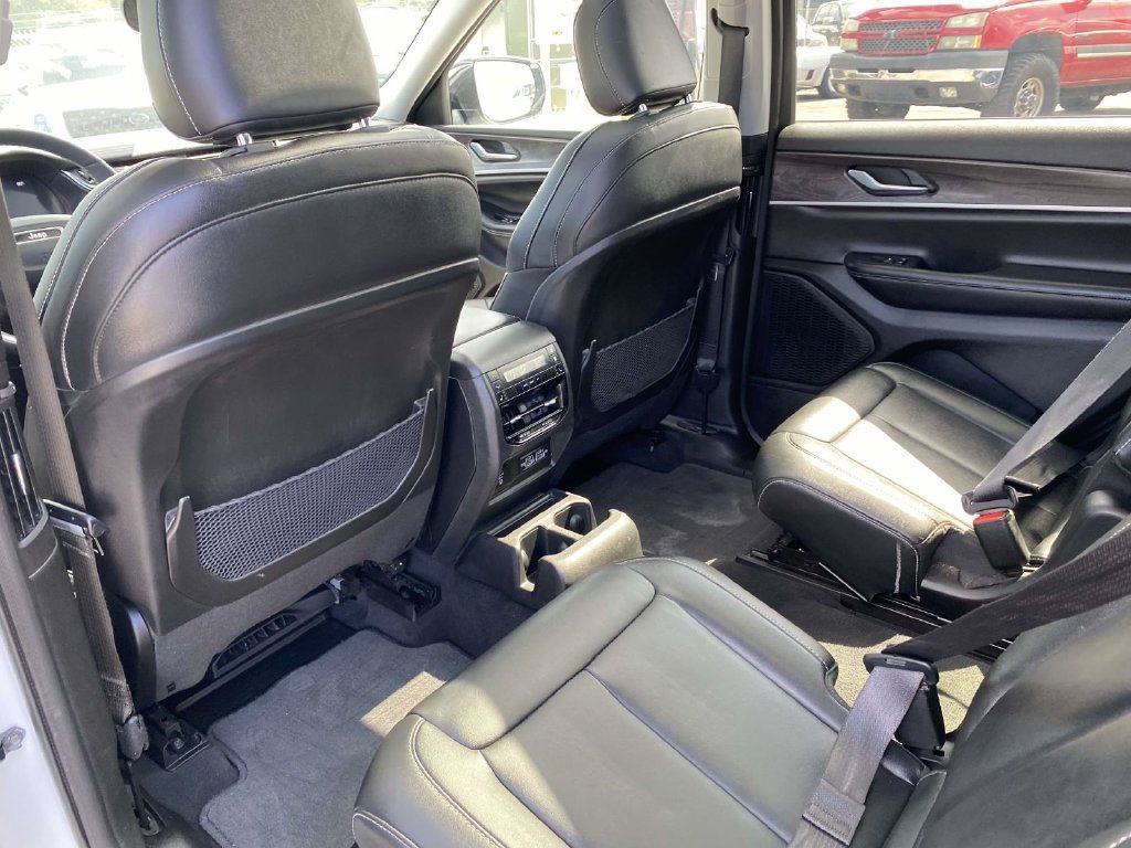 Used 2023 Jeep Grand Cherokee L Limited AWD/4WD image 15