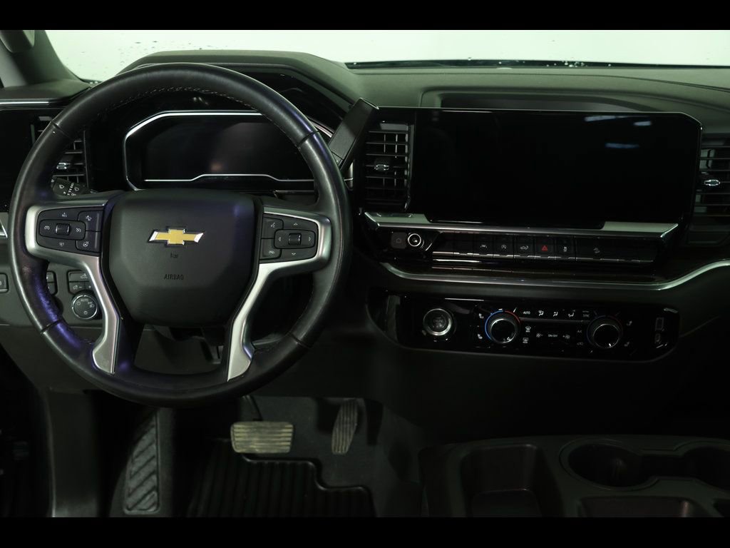 Used 2022 Chevrolet Silverado 1500 LT w/ Z71 Off-Road Package AWD/4WD image 17