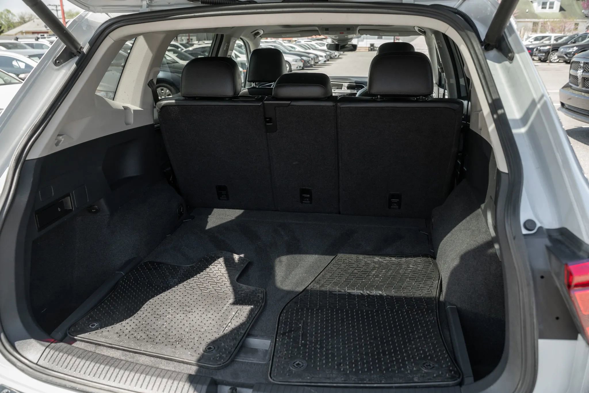 Used 2019 Volkswagen Tiguan SEL Premium AWD/4WD image 9