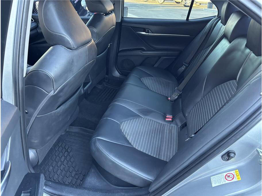 Used 2018 Toyota Camry SE image 12