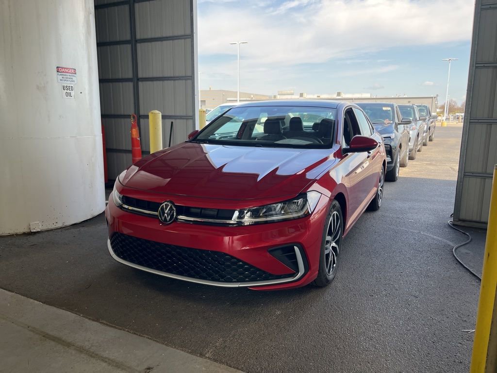 Used 2025 Volkswagen Jetta SE image 1